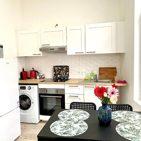 Bonjour Apartments Сentre 3 アントウェルペン エクステリア 写真